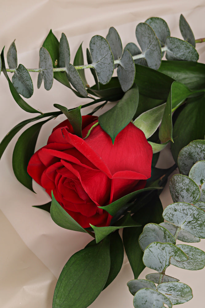 Bouquet of 1 decorated rose